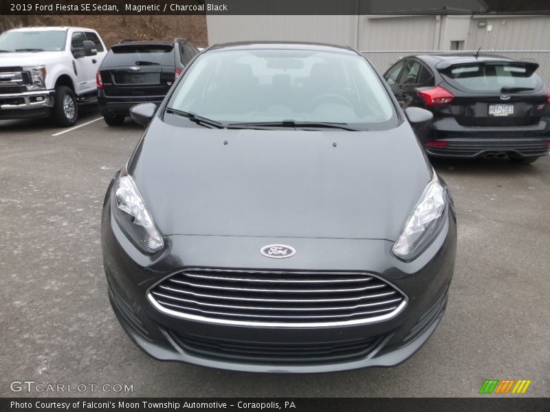 Magnetic / Charcoal Black 2019 Ford Fiesta SE Sedan