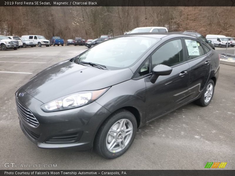 Magnetic / Charcoal Black 2019 Ford Fiesta SE Sedan