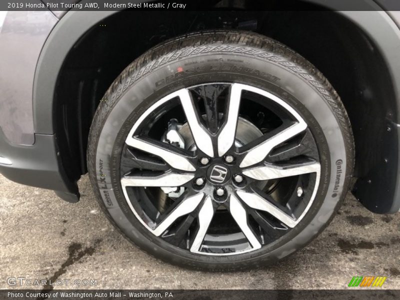 Modern Steel Metallic / Gray 2019 Honda Pilot Touring AWD