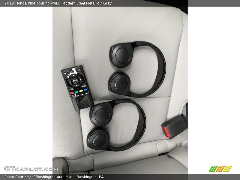 Modern Steel Metallic / Gray 2019 Honda Pilot Touring AWD