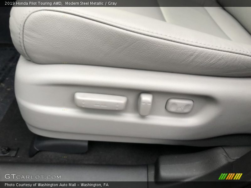 Modern Steel Metallic / Gray 2019 Honda Pilot Touring AWD