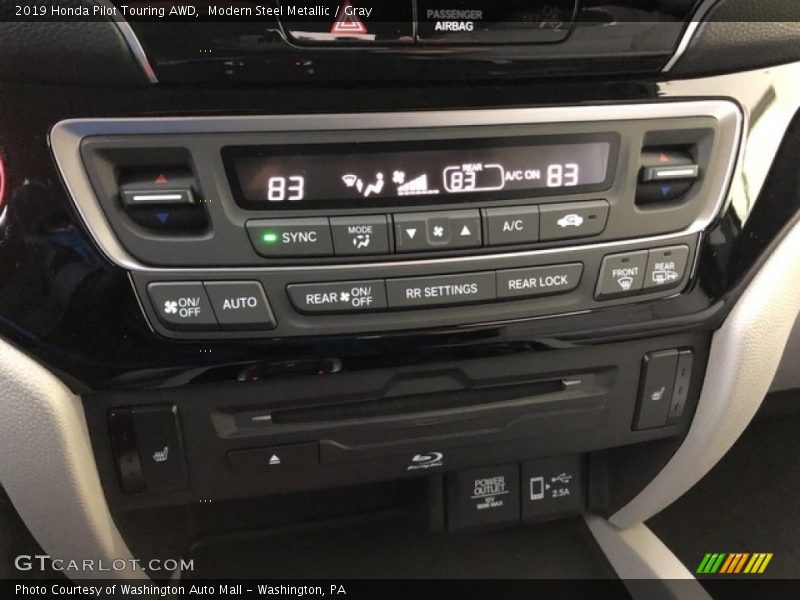 Modern Steel Metallic / Gray 2019 Honda Pilot Touring AWD
