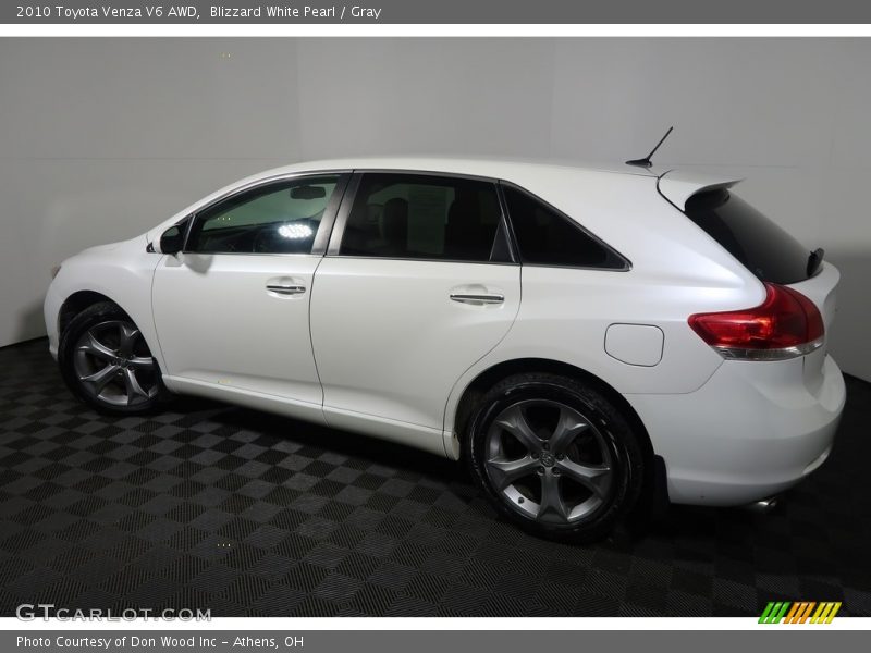 Blizzard White Pearl / Gray 2010 Toyota Venza V6 AWD