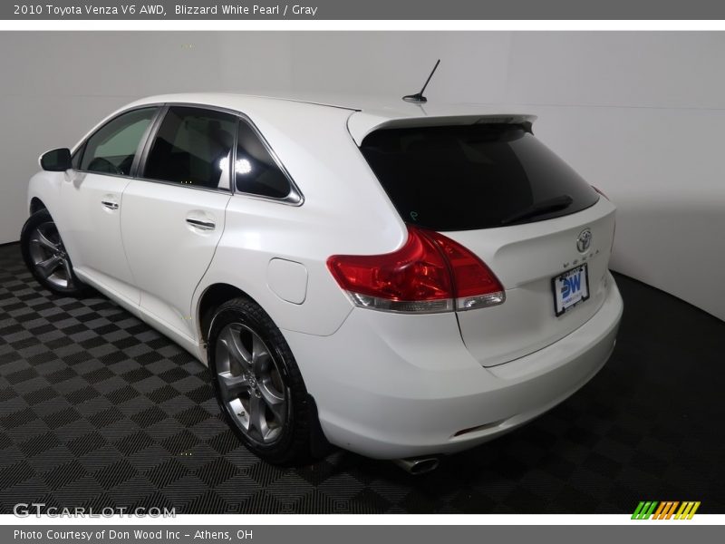 Blizzard White Pearl / Gray 2010 Toyota Venza V6 AWD