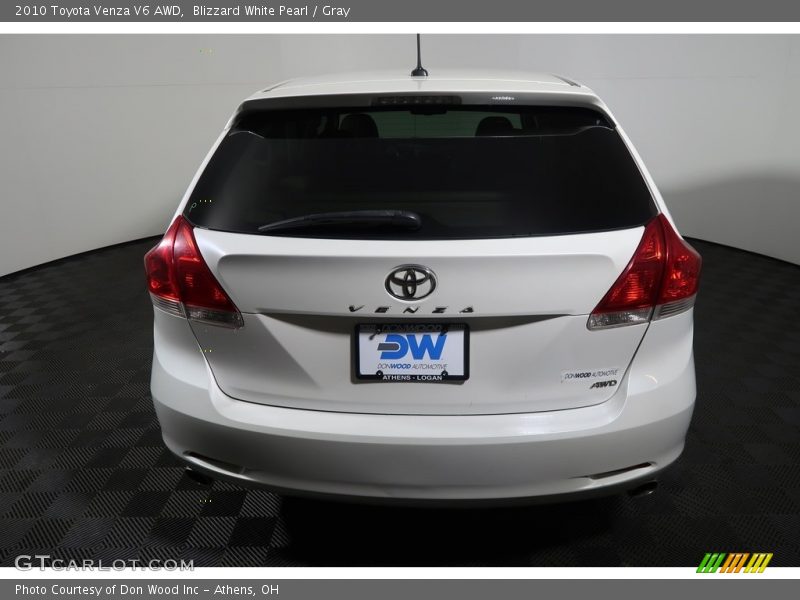 Blizzard White Pearl / Gray 2010 Toyota Venza V6 AWD