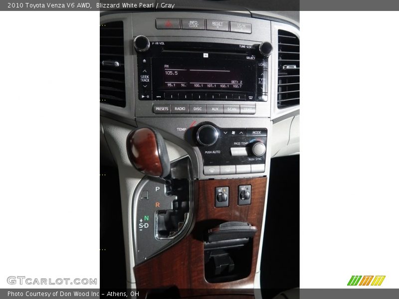 Blizzard White Pearl / Gray 2010 Toyota Venza V6 AWD