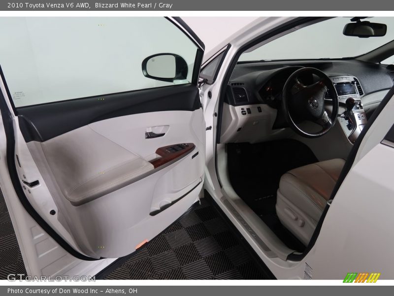 Blizzard White Pearl / Gray 2010 Toyota Venza V6 AWD