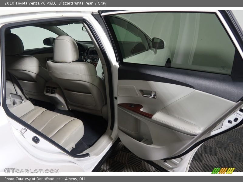 Blizzard White Pearl / Gray 2010 Toyota Venza V6 AWD