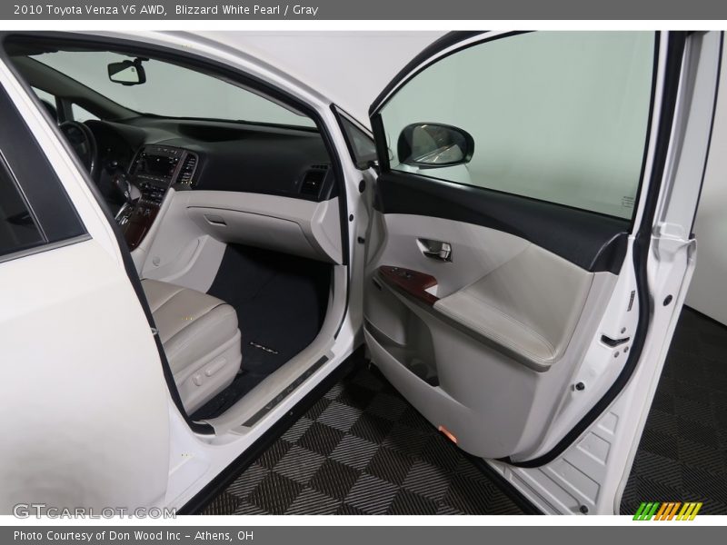 Blizzard White Pearl / Gray 2010 Toyota Venza V6 AWD
