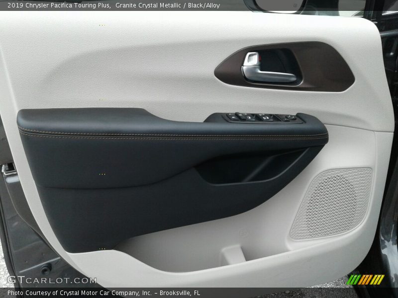 Granite Crystal Metallic / Black/Alloy 2019 Chrysler Pacifica Touring Plus