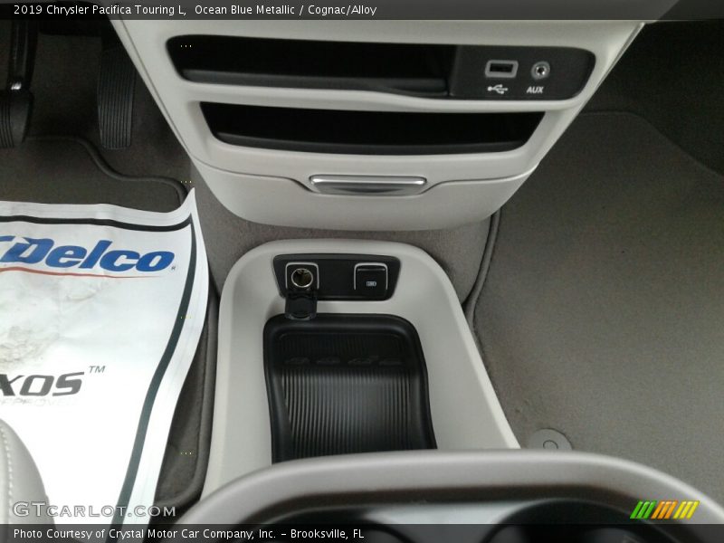 Ocean Blue Metallic / Cognac/Alloy 2019 Chrysler Pacifica Touring L