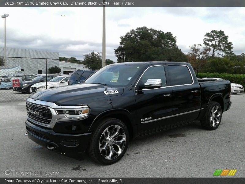 Front 3/4 View of 2019 1500 Limited Crew Cab