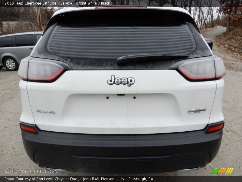 Bright White / Black 2019 Jeep Cherokee Latitude Plus 4x4