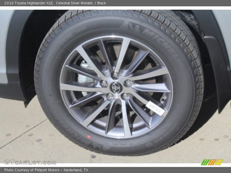 Celestial Silver Metallic / Black 2019 Toyota Highlander XLE