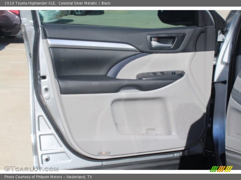 Celestial Silver Metallic / Black 2019 Toyota Highlander XLE