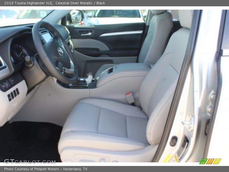 Celestial Silver Metallic / Black 2019 Toyota Highlander XLE