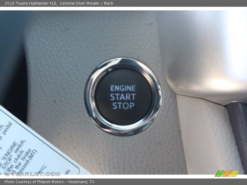 Celestial Silver Metallic / Black 2019 Toyota Highlander XLE