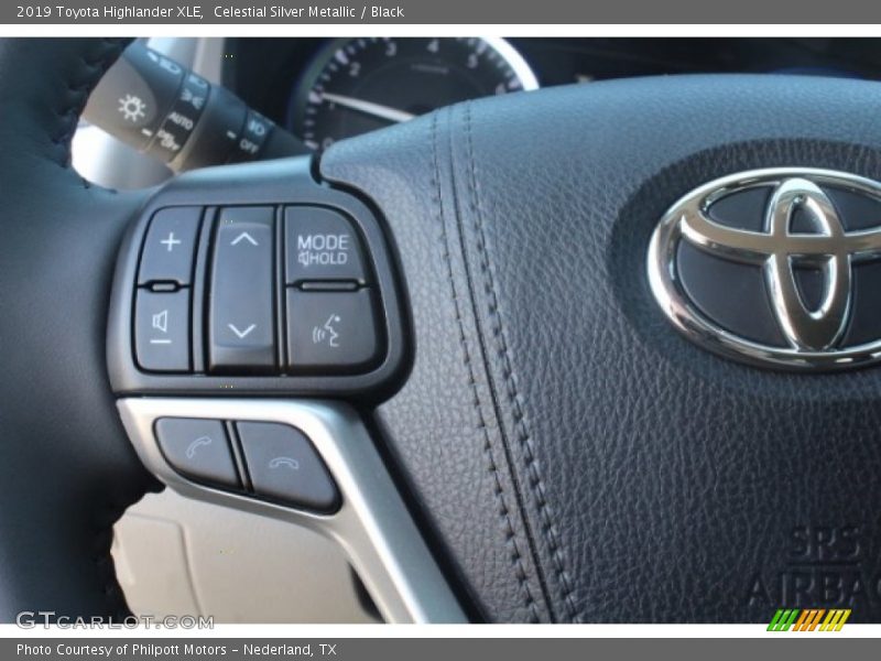 Celestial Silver Metallic / Black 2019 Toyota Highlander XLE