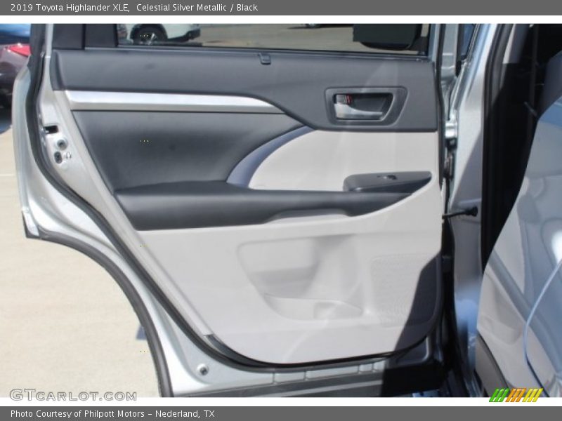 Celestial Silver Metallic / Black 2019 Toyota Highlander XLE