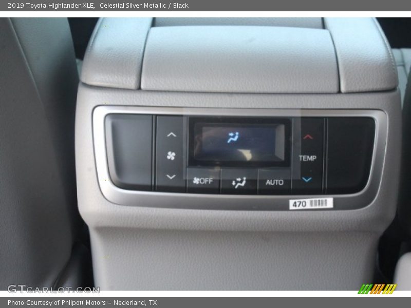 Celestial Silver Metallic / Black 2019 Toyota Highlander XLE