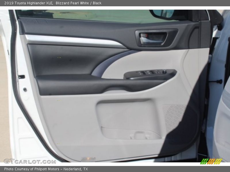 Blizzard Pearl White / Black 2019 Toyota Highlander XLE