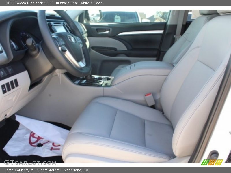 Blizzard Pearl White / Black 2019 Toyota Highlander XLE
