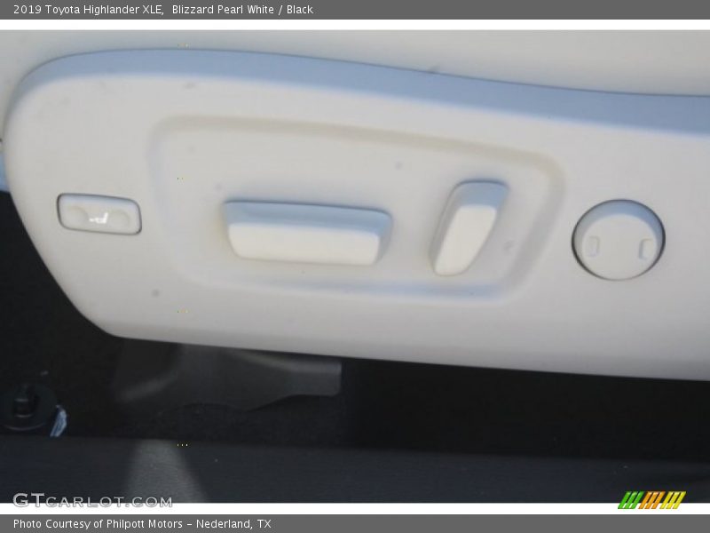 Blizzard Pearl White / Black 2019 Toyota Highlander XLE