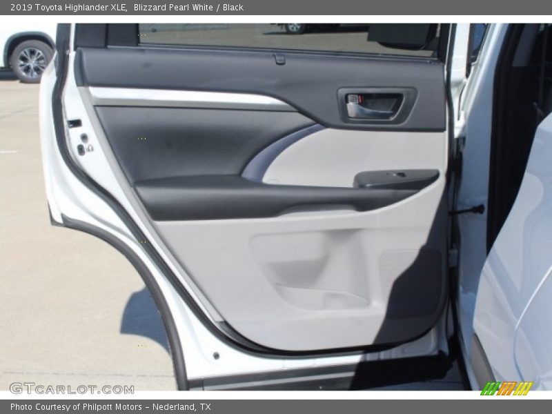 Blizzard Pearl White / Black 2019 Toyota Highlander XLE