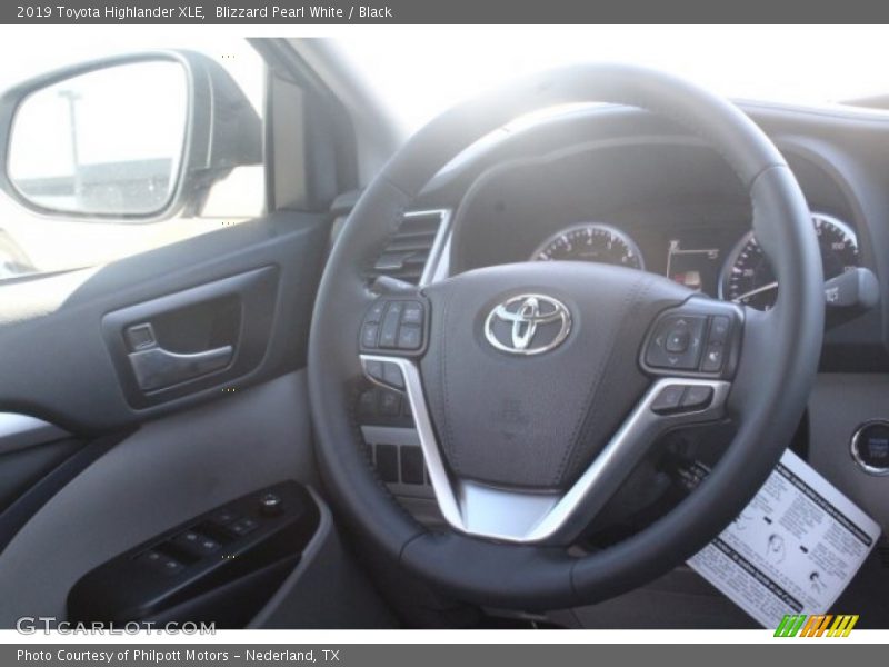 Blizzard Pearl White / Black 2019 Toyota Highlander XLE