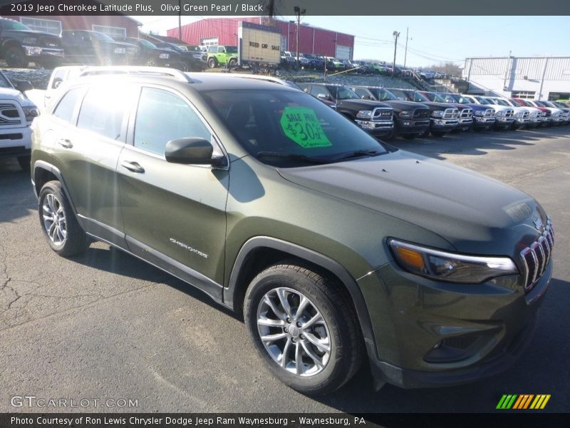 Olive Green Pearl / Black 2019 Jeep Cherokee Latitude Plus