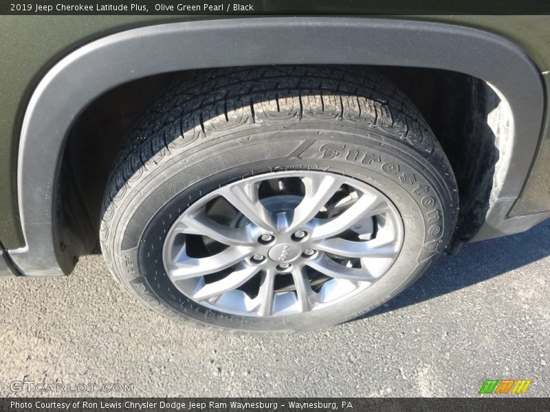 Olive Green Pearl / Black 2019 Jeep Cherokee Latitude Plus