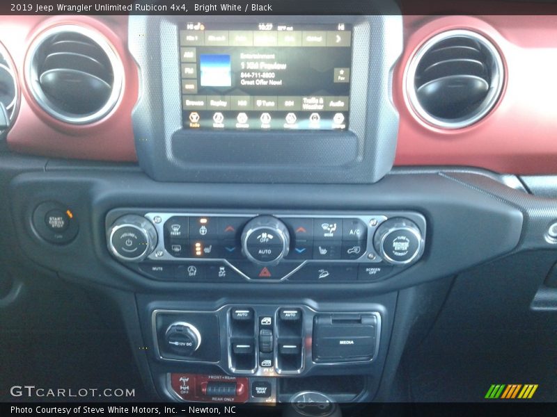 Controls of 2019 Wrangler Unlimited Rubicon 4x4