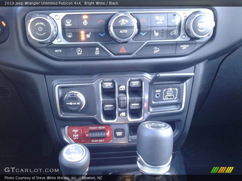 Controls of 2019 Wrangler Unlimited Rubicon 4x4