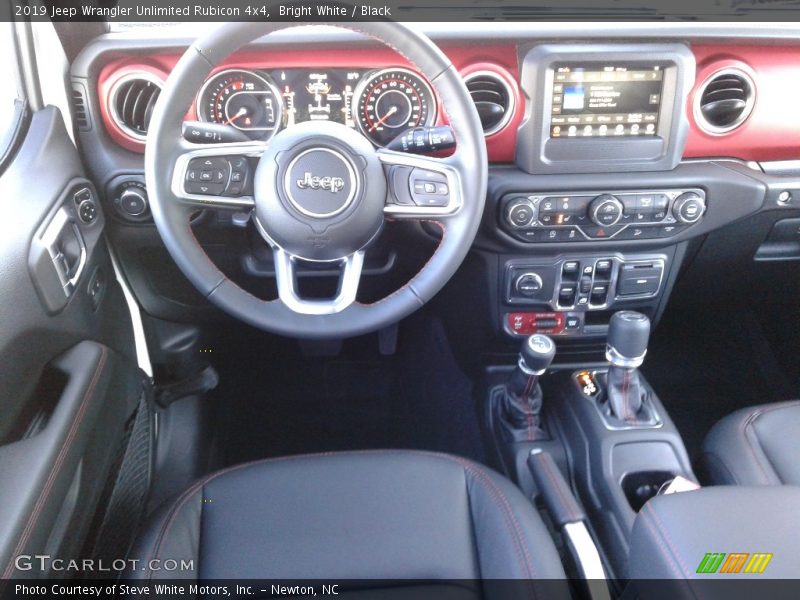 Dashboard of 2019 Wrangler Unlimited Rubicon 4x4