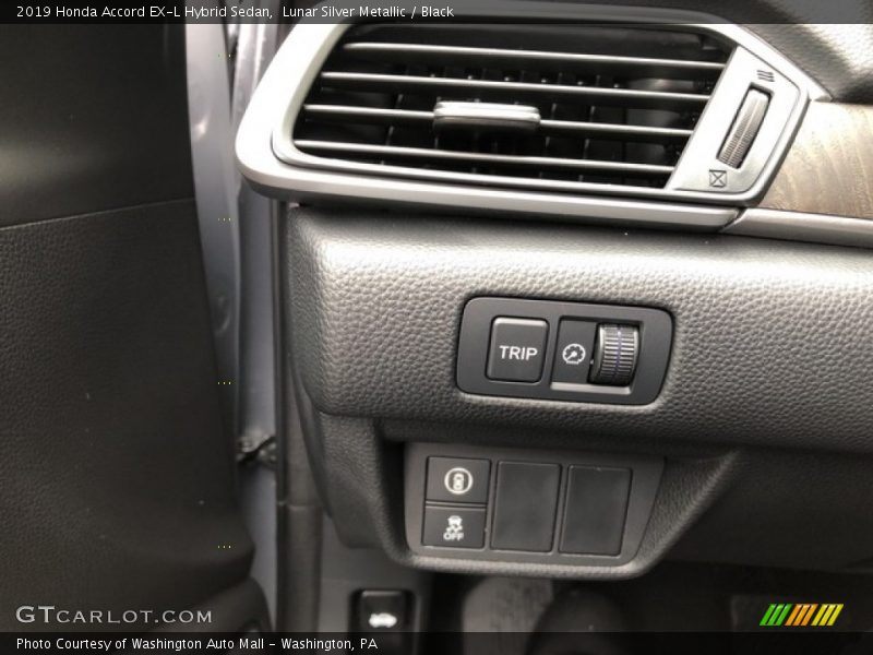 Controls of 2019 Accord EX-L Hybrid Sedan