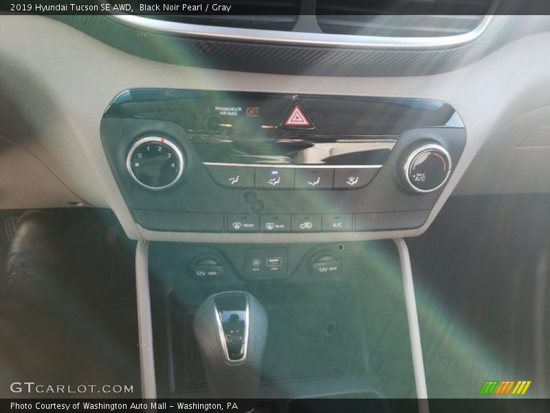 Black Noir Pearl / Gray 2019 Hyundai Tucson SE AWD