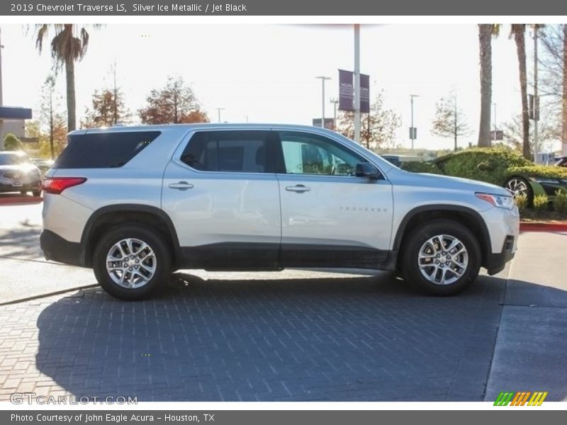Silver Ice Metallic / Jet Black 2019 Chevrolet Traverse LS