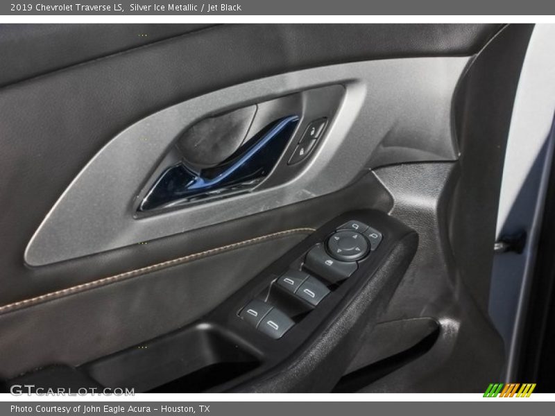 Silver Ice Metallic / Jet Black 2019 Chevrolet Traverse LS