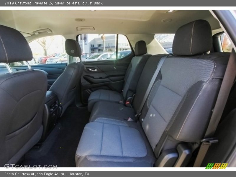 Silver Ice Metallic / Jet Black 2019 Chevrolet Traverse LS
