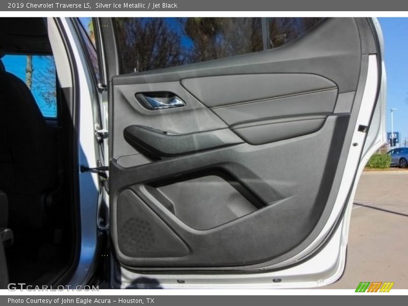 Silver Ice Metallic / Jet Black 2019 Chevrolet Traverse LS