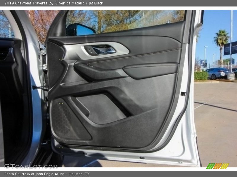 Silver Ice Metallic / Jet Black 2019 Chevrolet Traverse LS