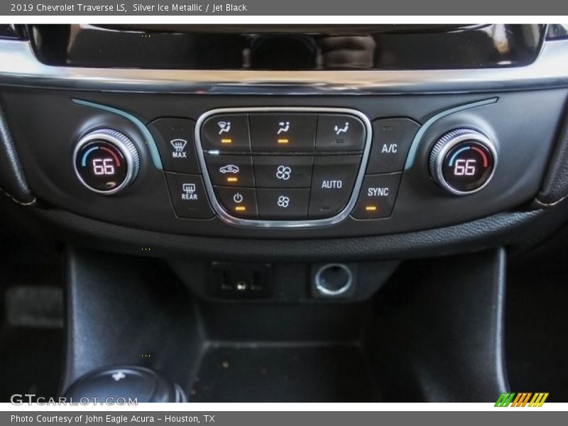 Silver Ice Metallic / Jet Black 2019 Chevrolet Traverse LS