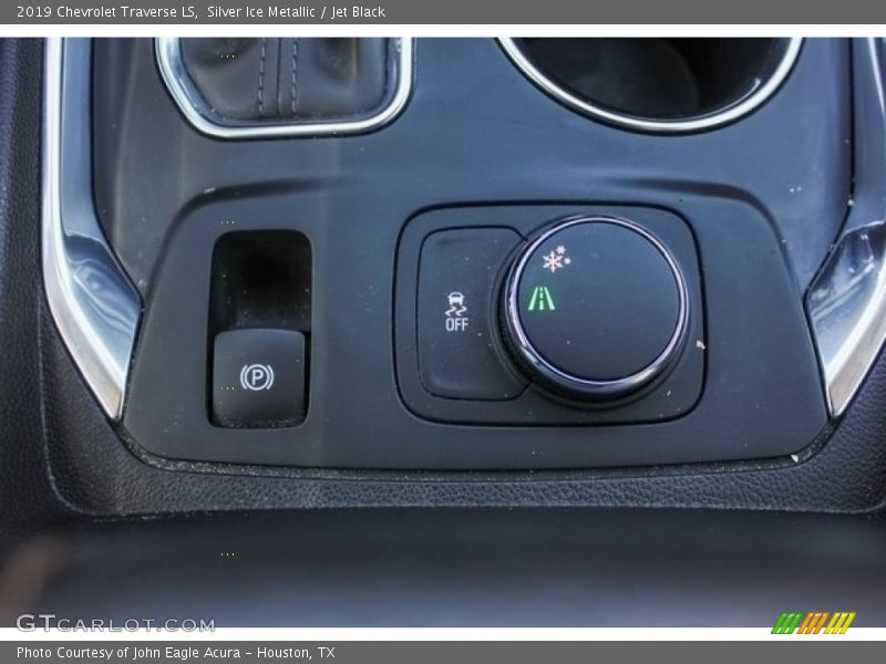 Silver Ice Metallic / Jet Black 2019 Chevrolet Traverse LS