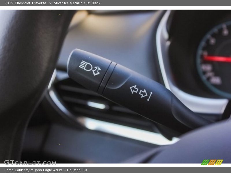 Silver Ice Metallic / Jet Black 2019 Chevrolet Traverse LS
