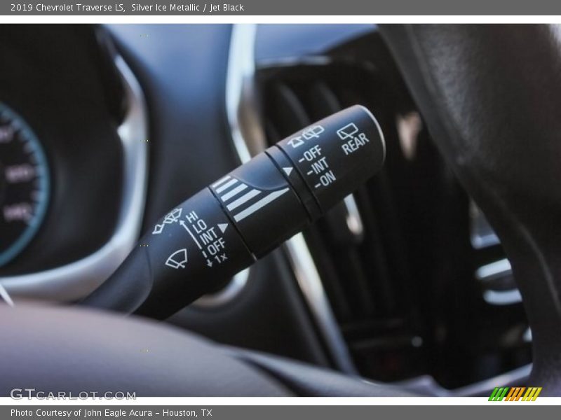 Silver Ice Metallic / Jet Black 2019 Chevrolet Traverse LS