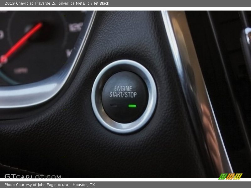 Silver Ice Metallic / Jet Black 2019 Chevrolet Traverse LS