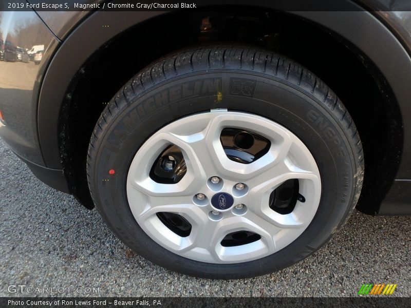 Magnetic / Chromite Gray/Charcoal Black 2019 Ford Escape S
