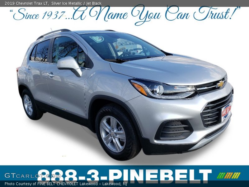 Silver Ice Metallic / Jet Black 2019 Chevrolet Trax LT