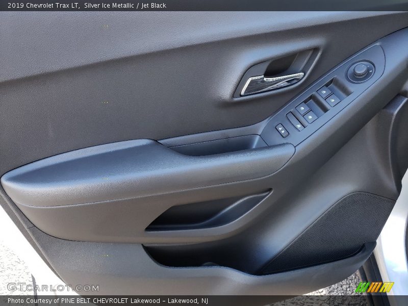 Silver Ice Metallic / Jet Black 2019 Chevrolet Trax LT