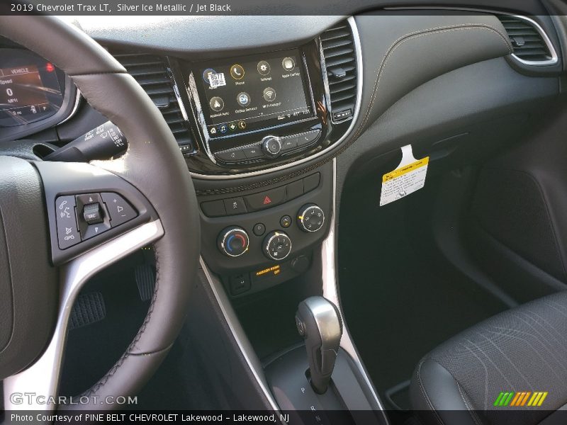 Silver Ice Metallic / Jet Black 2019 Chevrolet Trax LT